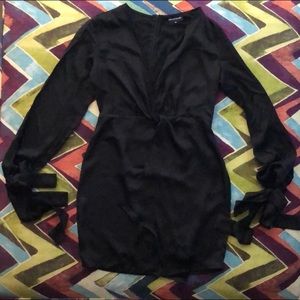 Black Open Arm Knot Front Tie Sleeve Shift Dress